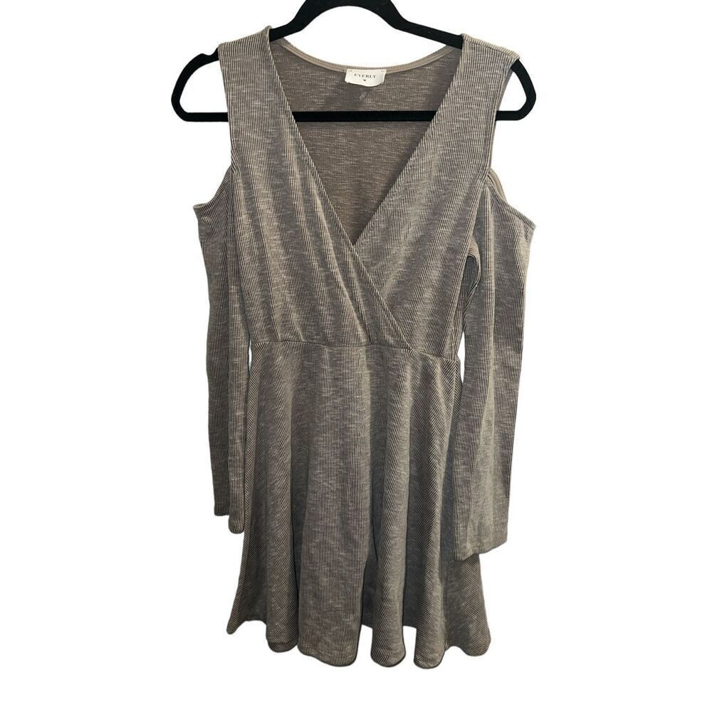 ✨Everly Cold Shoulder Long Sleeve Ribbed Tan Sz Medium Dress✨ - Picture 4 of 7